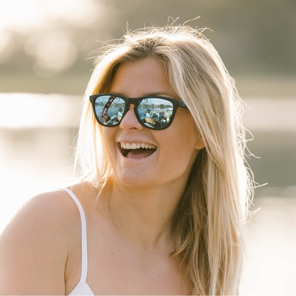 SunGod Blue and Grey polarized Sunglasses with Mirrored Lenses - Picture 3 of 4